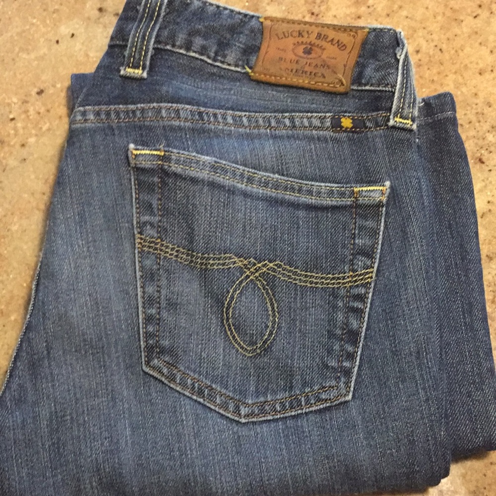 Women's lucky brand boot cut jeans!!